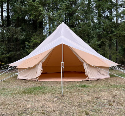 Regenhoes voor de glamping tent