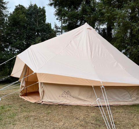 Regenhoes voor de glamping tent